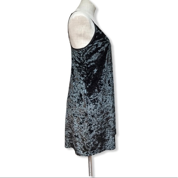 NEW! Victoria’s Secret Crushed Velvet Slip Dress M - Picture 6 of 6